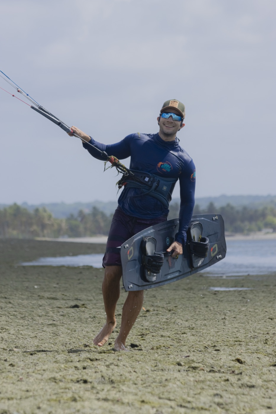Dr. Pedro Carvalho praticando kitesurf